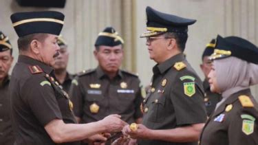 Jaksa Agung Lantik Kuntadi Jadi Kepala Kejaksaan Tinggi .